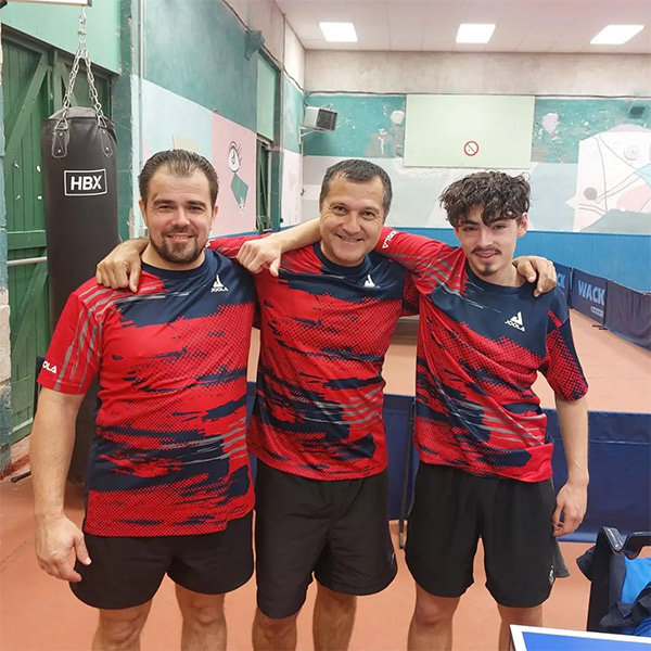 Une photo de l'équipe de pré-régionale du CSCM Tennis de table. Photo prise dans notre salle de Montpellier